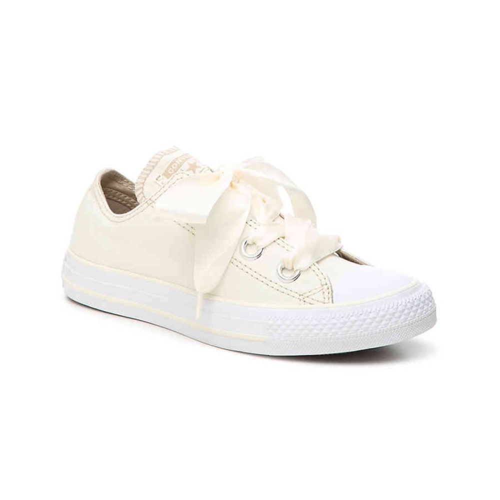Chuck Taylor All Star Big Eyelet Ox Sneaker